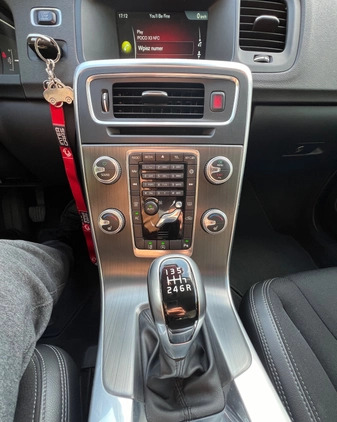 Volvo V60 cena 49900 przebieg: 235423, rok produkcji 2016 z Swarzędz małe 67